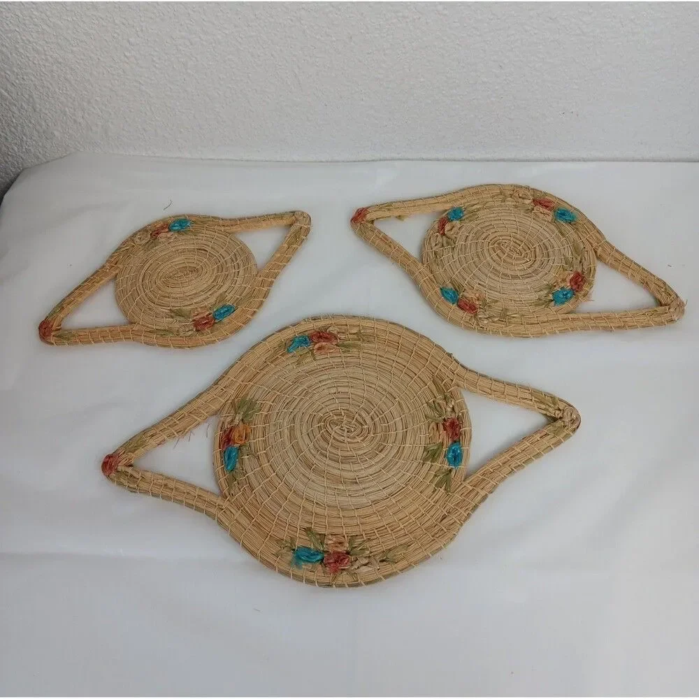 Vintage Hand Woven Straw Grass Trivets Hot Pads Wall Hangings Raffia Flowers